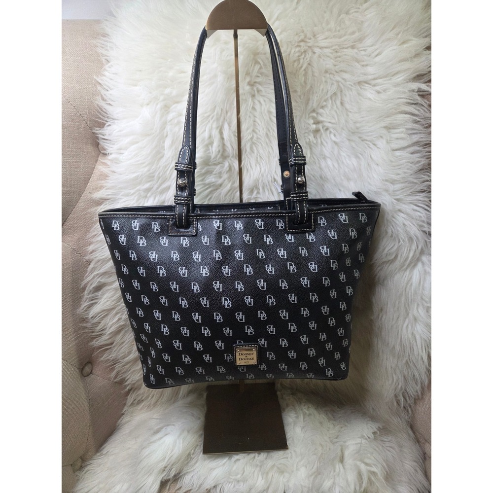 DB96 Dooney & Bourke monogram tote